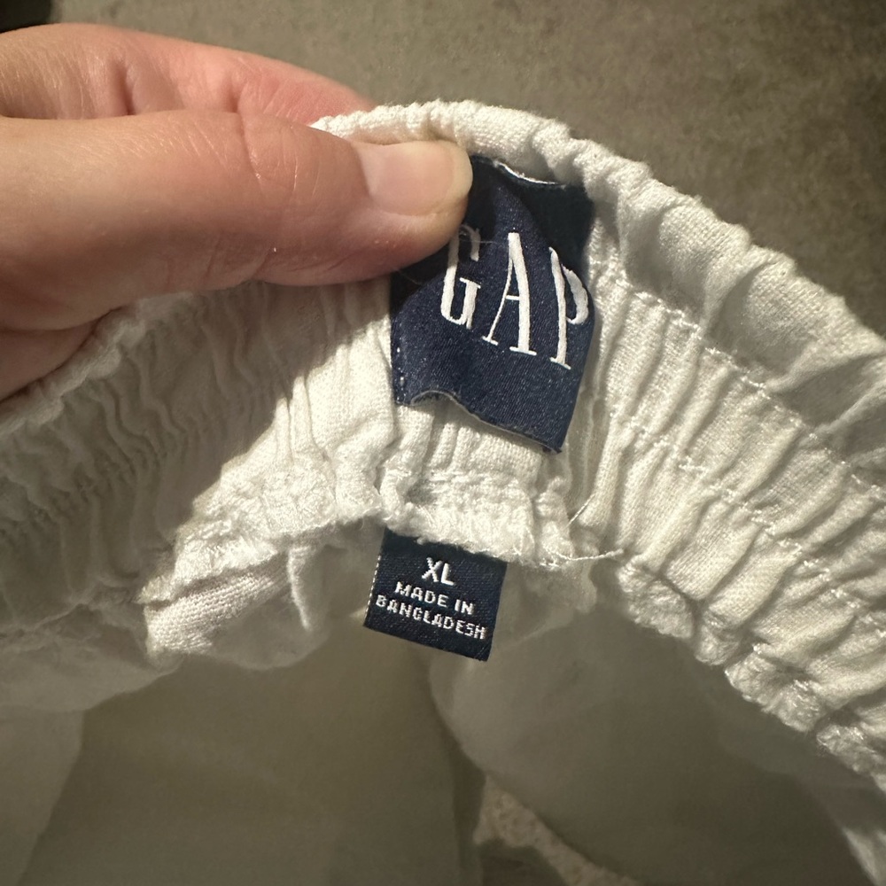 GAP Women's Linen White Shorts - Picture 3 of 3